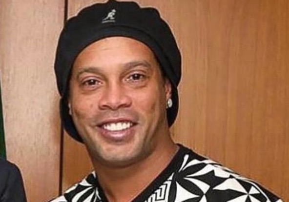 "Não é o melhor da história", diz Ronaldinho Gaúcho sobre Lionel Messi 