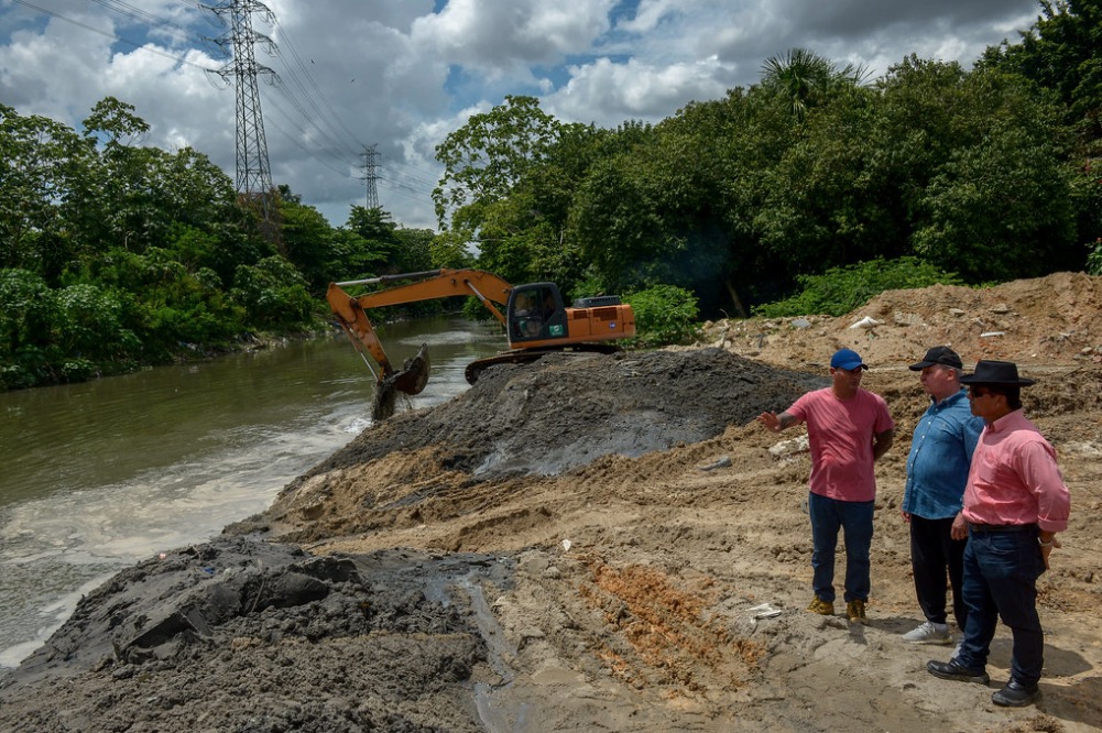 Em Manaus, dragagem preventiva do igarapé do Mindu está em fase de conclusão
