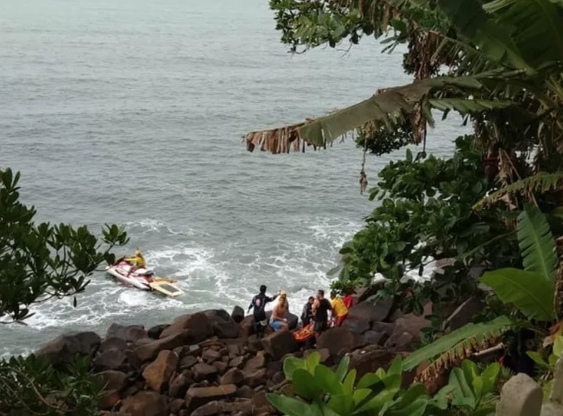 Grávida morre e marido fica ferido após caírem de altura de 10 metros durante foto