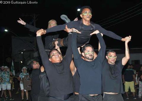 Avião do Turismo decola no ensaio da Reino Unido da Liberdade em Manaus