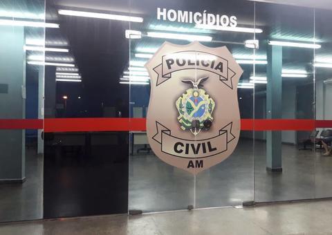 Suspeita de matar rival a facadas e ferir ex-companheiro é presa em Manaus 