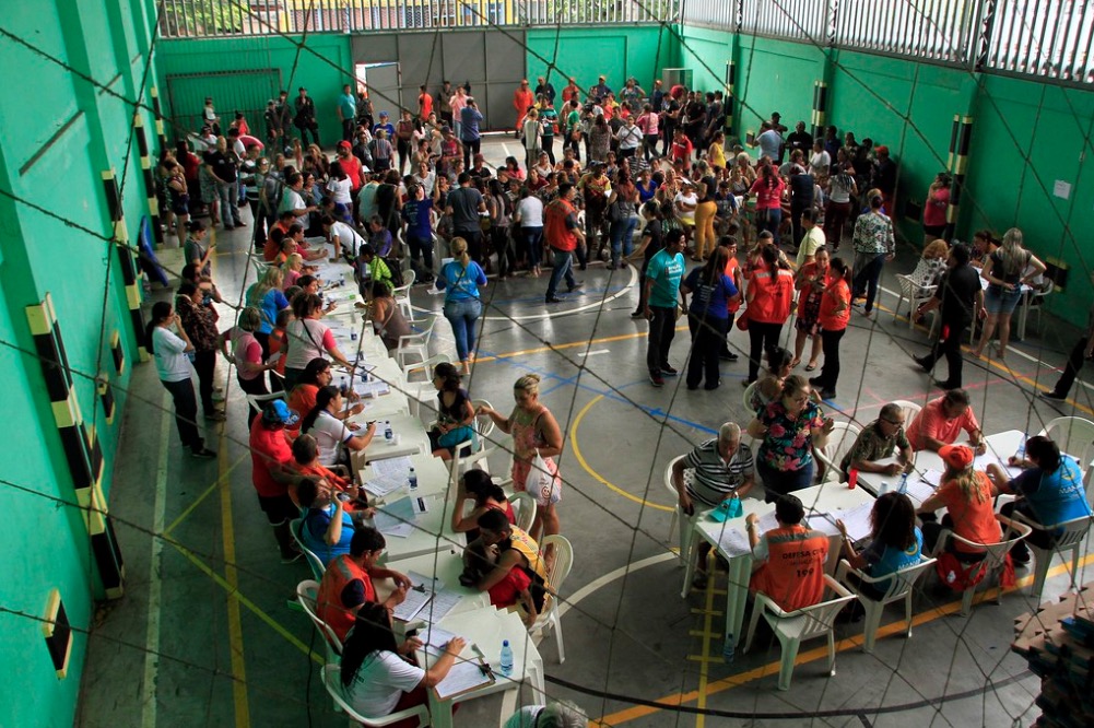 Um ano após incêndio em Educandos, prefeitura mantém ações voltadas às vítimas