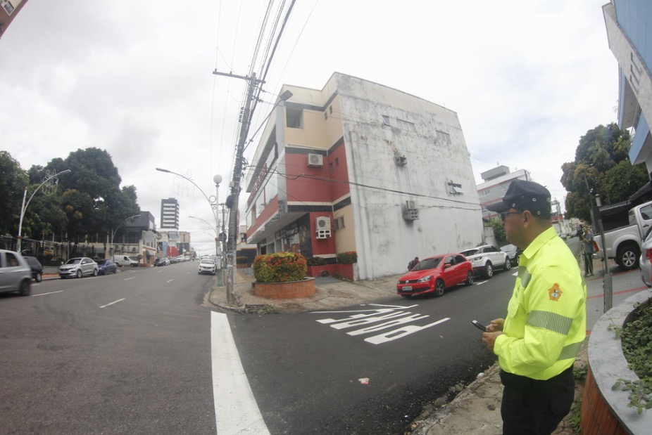 Em Manaus, ruas do Vieiralves passam a ter sentido único e prefeitura orienta condutores 