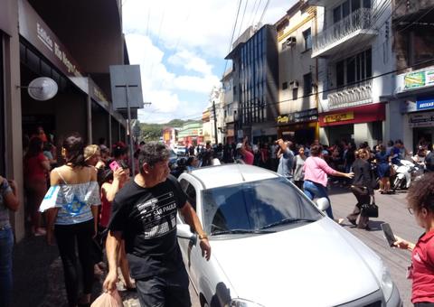 Incêndio assusta populares no edifício Rio Negro Center em Manaus 