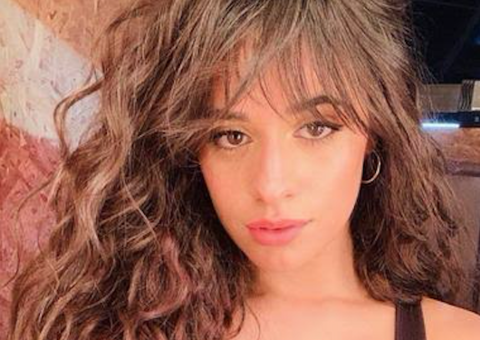 Postagens racistas de Camila Cabello vem à tona e cantora se diz arrependida 