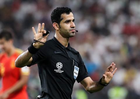 Trio de arbitragem do Catar vai apitar final Flamengo x Liverpool