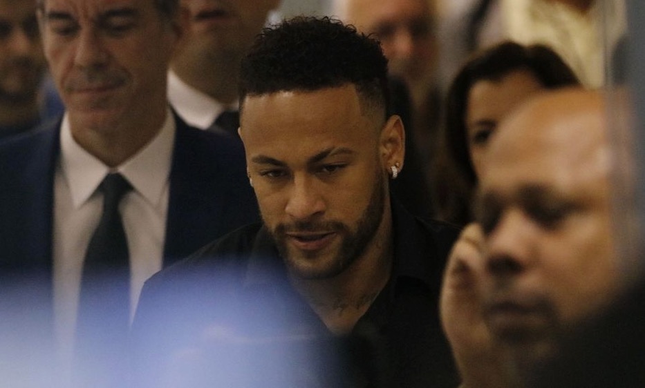 Cai pela primeira vez o valor de mercado do atacante Neymar Jr