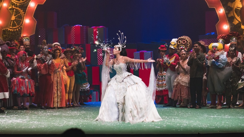 Evelyn Félix é destaque no musical 'A Caixa Mágica do Natal' no Teatro Amazonas