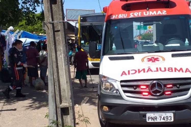 Idosa se desequilibra e morre atropelada por ônibus