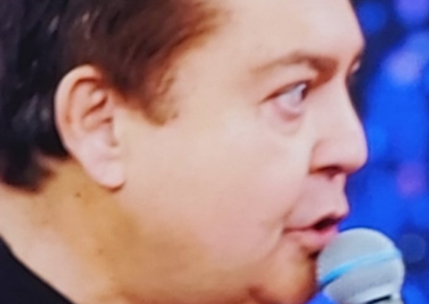 Faustão se irrita com falha da produção na final do Dança dos Famosos 