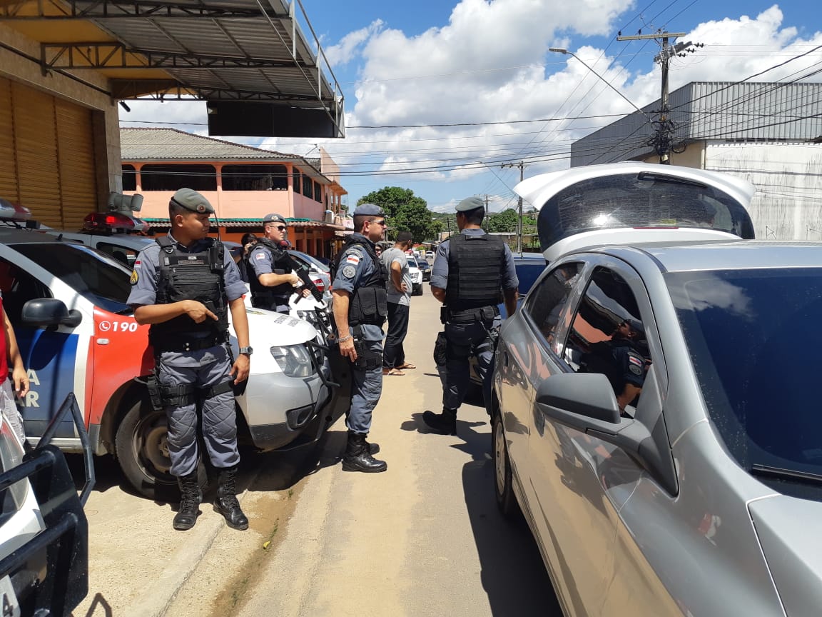No Natal, PM reforça segurança e tira de circulação drogas e armas em Manaus
