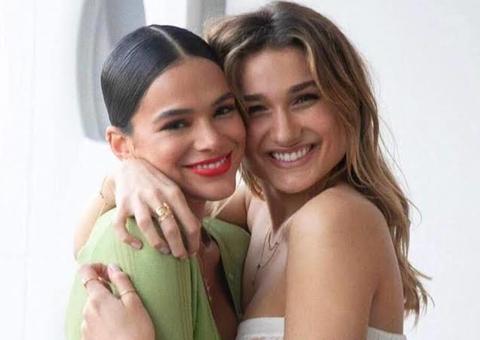 Sasha Meneghel aparece abraçada com ex-namorado de Bruna Marquezine  