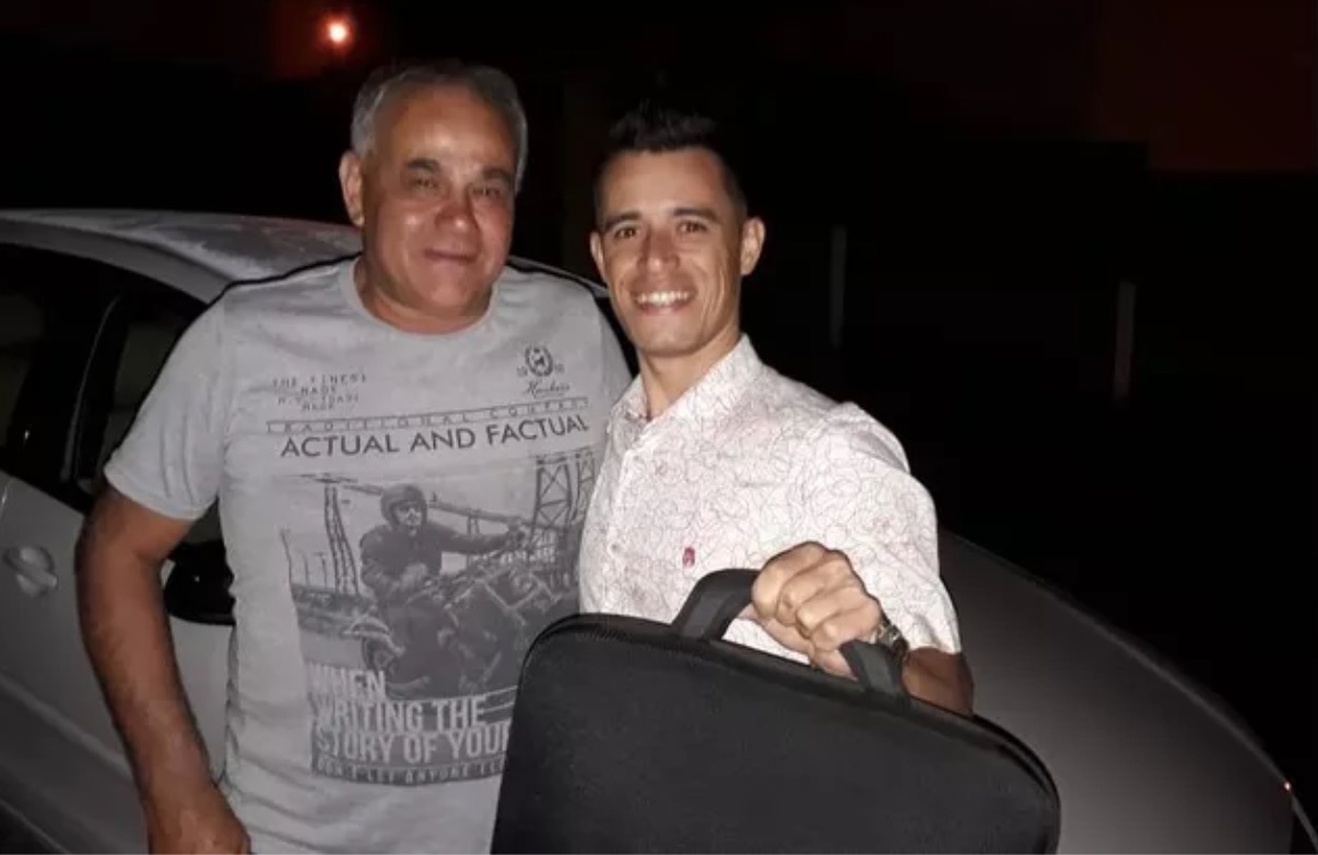 Homem encontra notebook na rua e devolve ao dono na noite de Natal