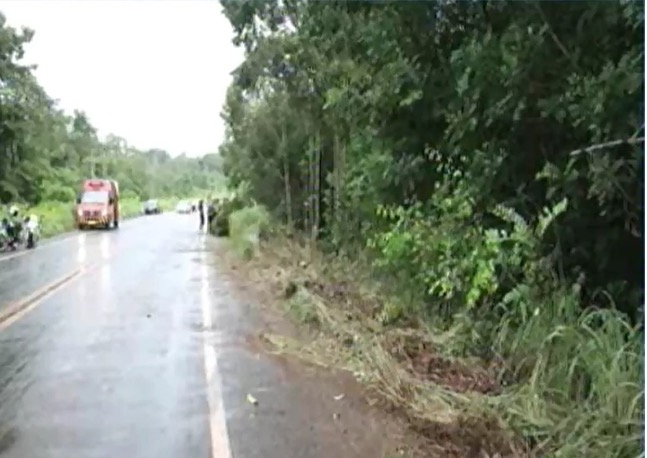 Cinco pessoas morrem e outras quatro ficam feridas após carro capotar