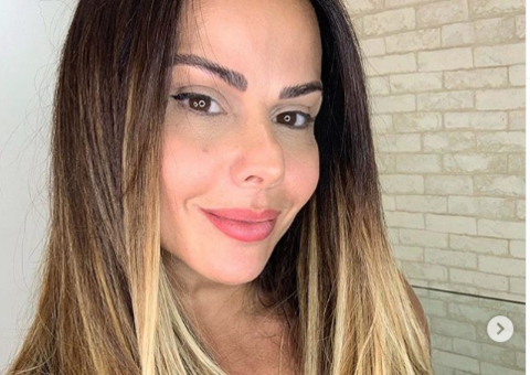 Viviane Araújo sensualiza de lingerie branca transparente