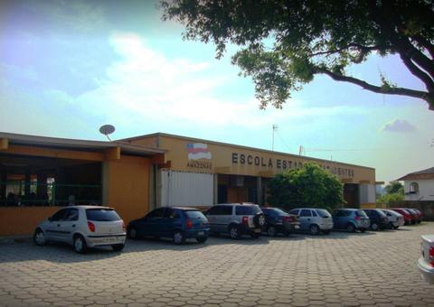Seduc informa transferência de alunos de escola que passará para regime militar em Manaus 