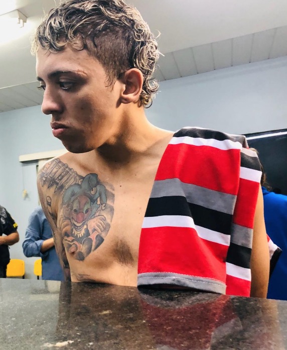 Novinho com tornozeleira é preso com arma da polícia em área vermelha de Manaus