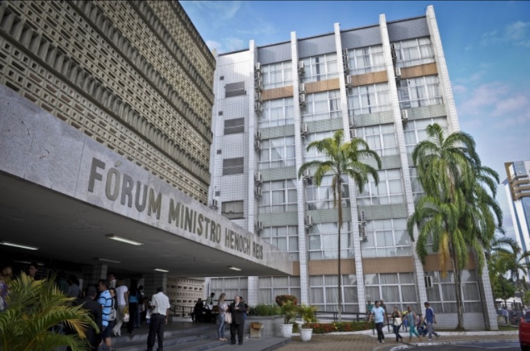 Suspeitos de dilacerar útero de adolescente em estupro coletivo são absolvidos em Manaus