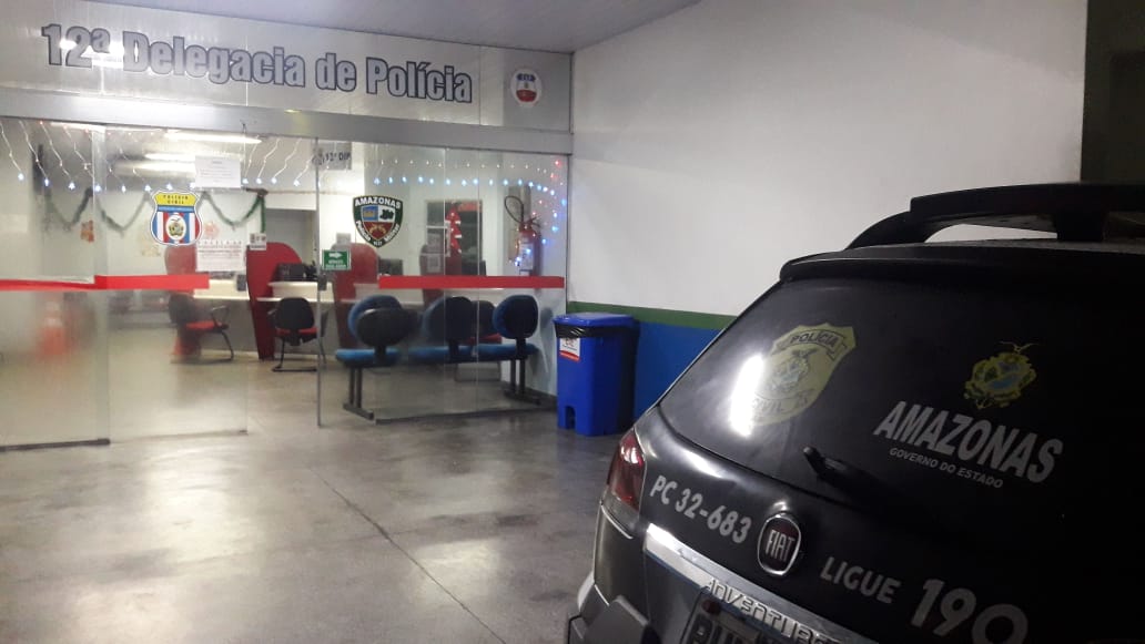 Suspeito de amarrar vítima para roubar carro é espancado e preso em Manaus