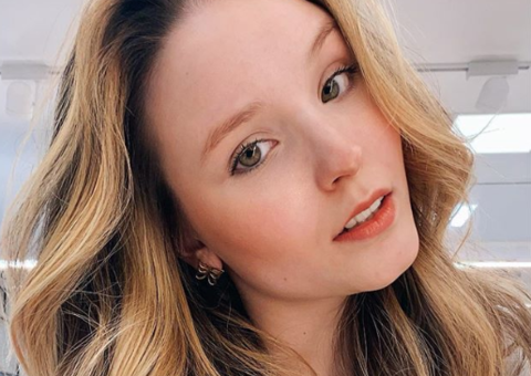 Larissa Manoela comemora aniversário em Alagoas ao lado do namorado: 'Vivendo'