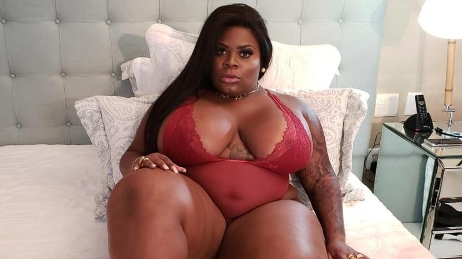 Jojo Todynho causa ao posar de lingerie transparente na cama: 'Acordei gostosa'