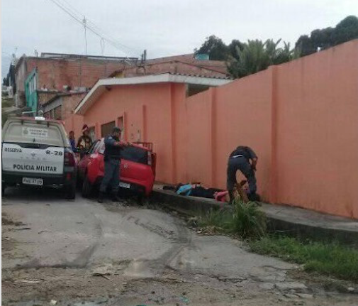 Homens armados são presos suspeitos de roubar carro em Manaus