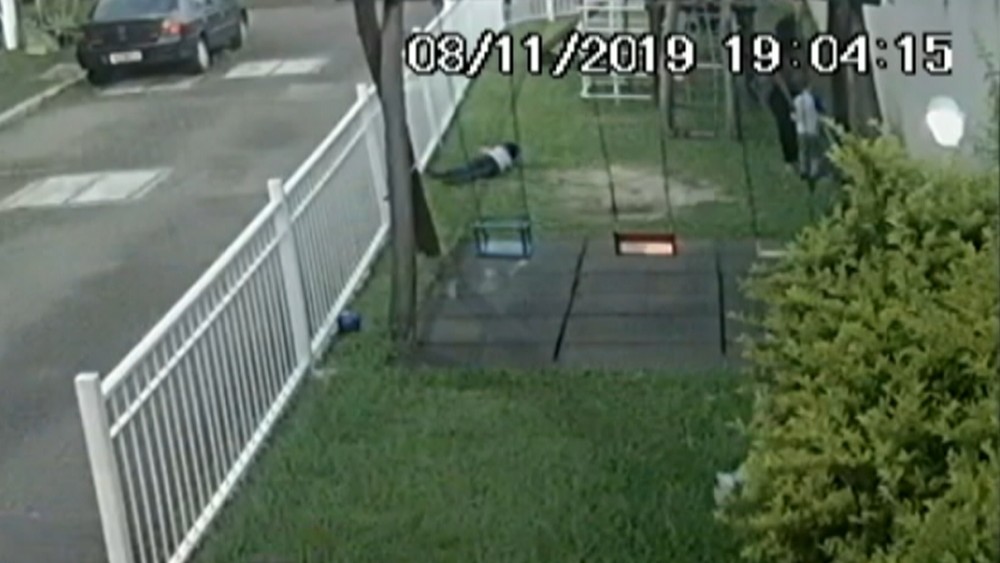 Babá é presa por dopar gêmeos de 3 anos com remédio para ansiedade