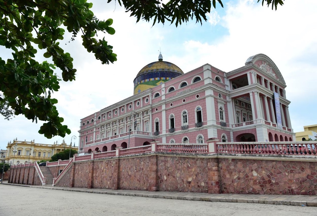 Teatro Amazonas comemora aniversário abrindo as portas para visitas gratuitas