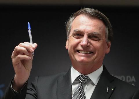 Novo decreto presidencial acaba com cargos efetivos