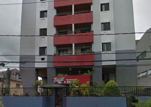 Criança escapa de queda de elevador que matou 4 da mesma família