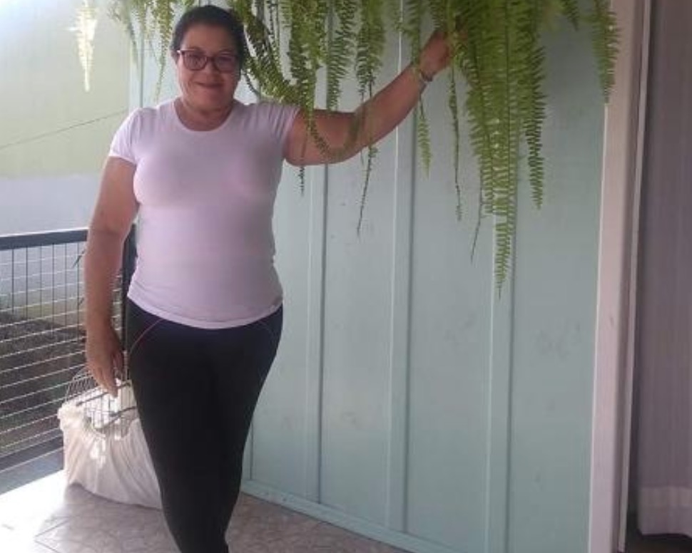 Idosa é amarrada em cadeira e morre ao ter corpo queimado