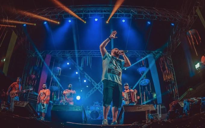 Com 12h de festa, Banda do DJ Evandro Jr. abre temporada de carnaval em Manaus