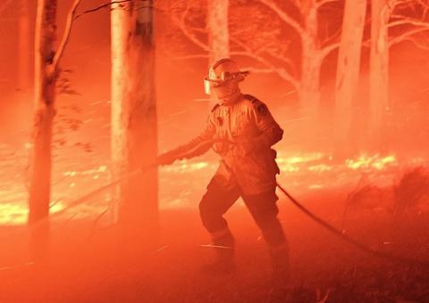 Austrália autoriza retirada de pessoas à força de regiões incendiadas