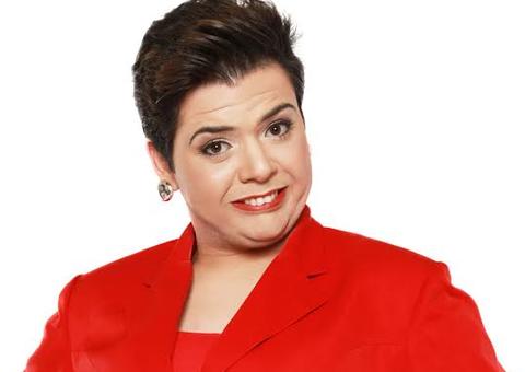 Comediante Gustavo Mendes está namorando com fã que conheceu nas redes sociais  