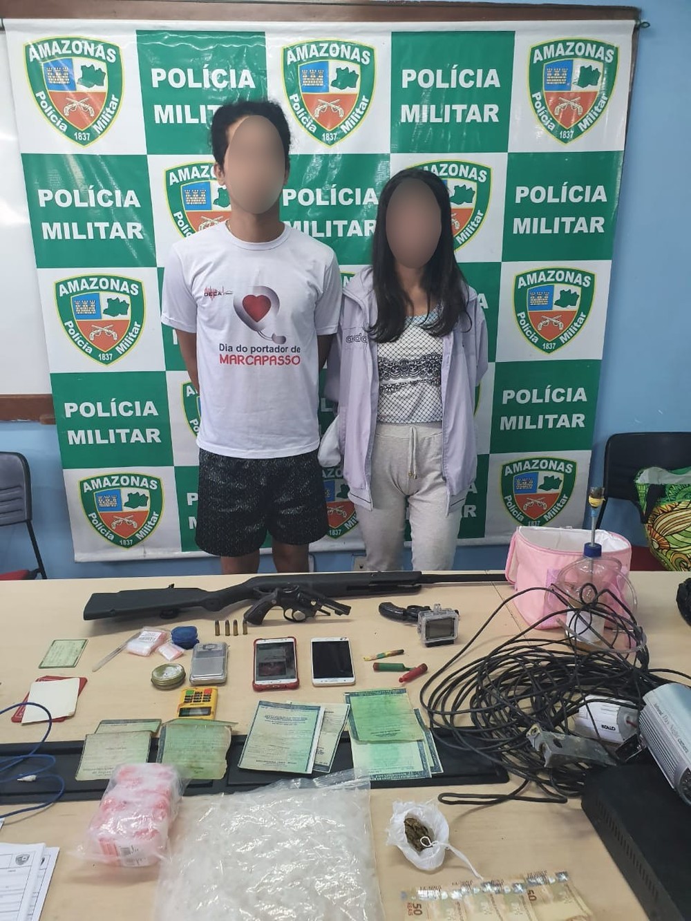 Casal é preso com drogas e máquina de cartão usada no tráfico em Manaus