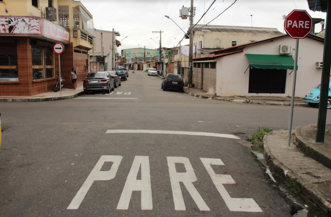 Em Manaus, ruas da Compensa passam a ter sentido único após implantação de sinalização