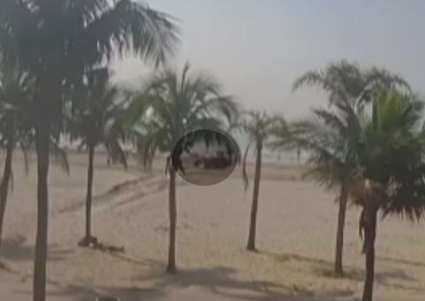 Trator esmaga idosa de 75 anos que tomava sol em praia; veja vídeo