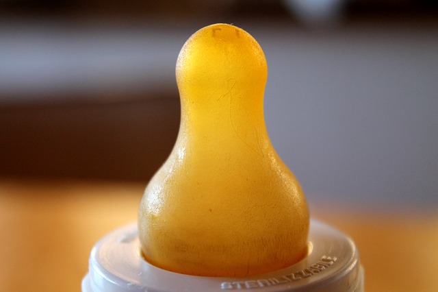 Recém-nascido se engasga com leite materno e é salvo por PM