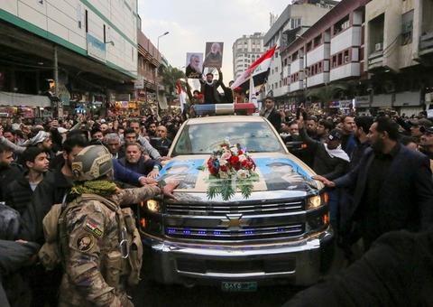 Corpo de general morto pelos EUA no Iraque chega ao Irã