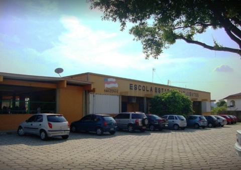 Alunos do 7º e 8º ano poderão continuar em escola que passará para regime militar em Manaus 