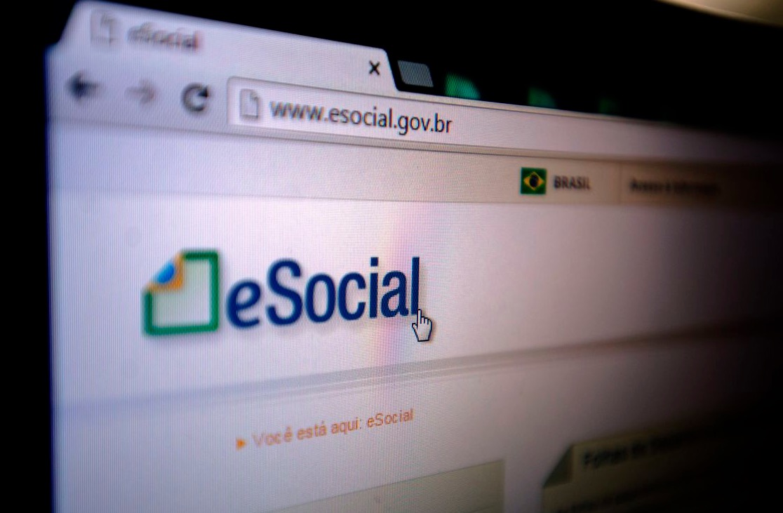 Veja como atualizar o eSocial com novo valor do salário mínimo