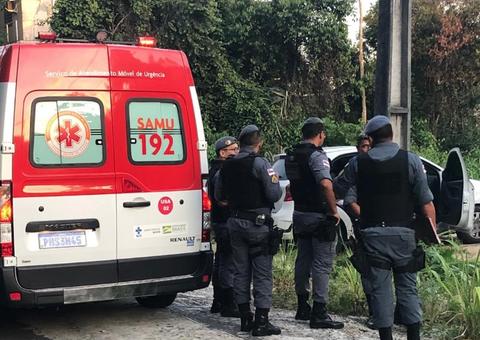 Com mãos e pés amarrados, dupla é encontrada morta em carro abandonado em Manaus