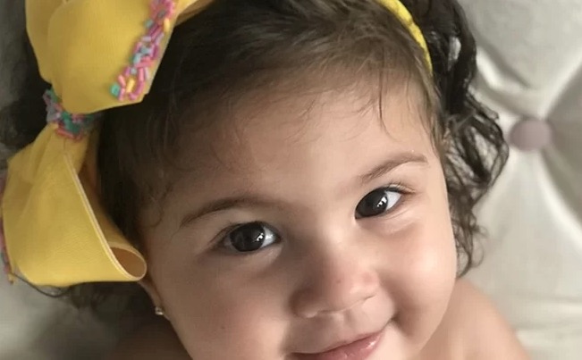 Mãe implora por doações para compra de remédio que irá prolongar a vida de filha