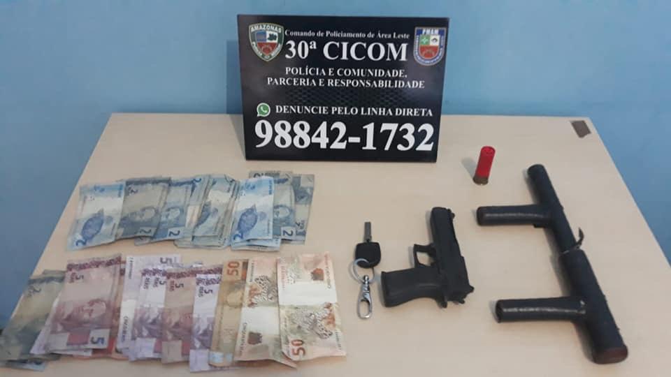 Após perseguição policial, um carro utilizado em roubo é apreendido em Manaus