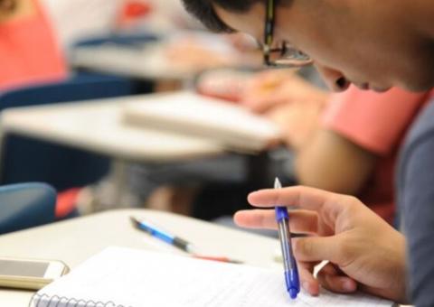 Capes oferece 60 mil bolsas para a formação de professores