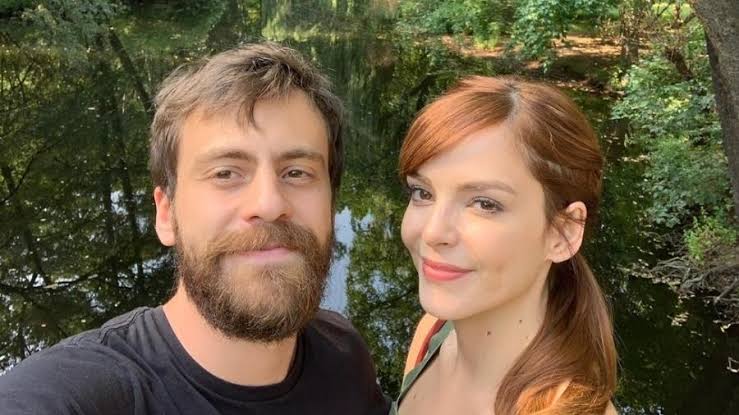 Titi Müller anuncia gravidez com músico: 'Explodindo de amor'