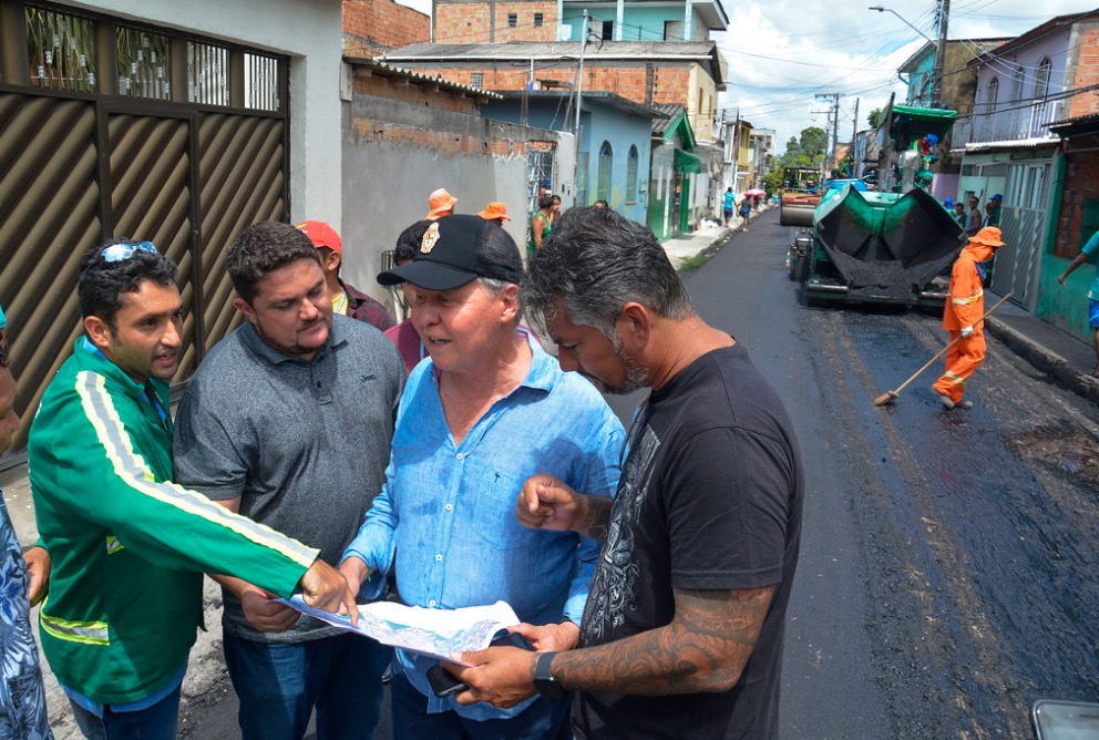 Em Manaus, 35 ruas da comunidade Ouro Verde são recapeadas 