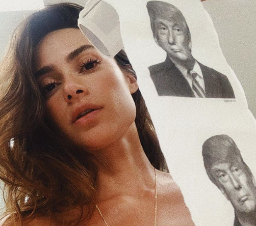 Thaila Ayala posta foto usando papel higiênico com rosto de Donald Trump 