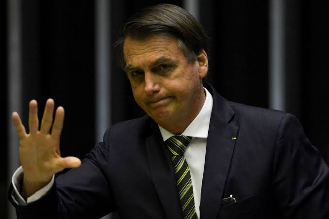 Bolsonaro sanciona lei que institui carteira nacional do autista