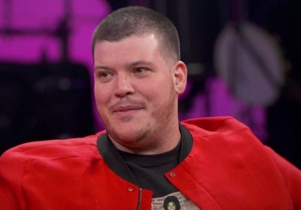 Ferrugem rebate críticas após foto polêmica em exposição de arte  